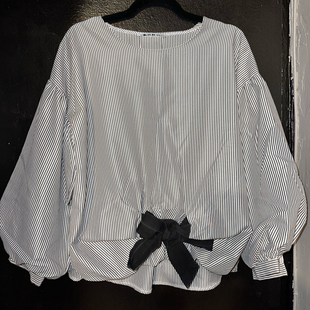 Long sleeve top with a bow. Stripe pattern